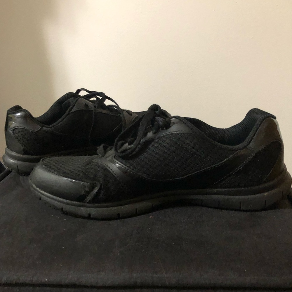 Dr Scholl’s nonslip work shoes with arch support
